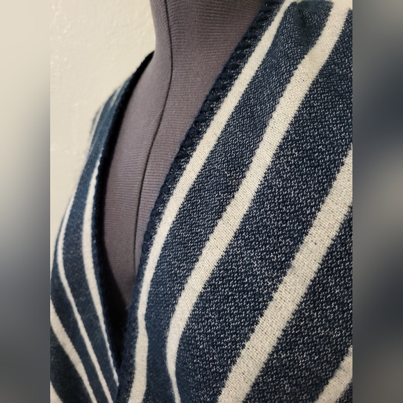 One Size Fully Open Poncho - Picture 4 of 5